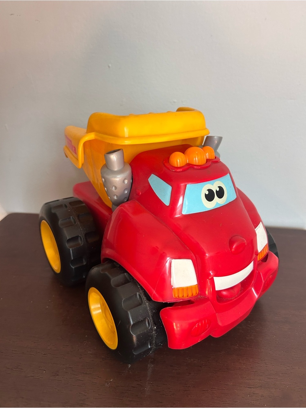 Chuck Talking Dump Truck 2008 Hasbro Talks Toy Battery Operated 9"x11" WORKS